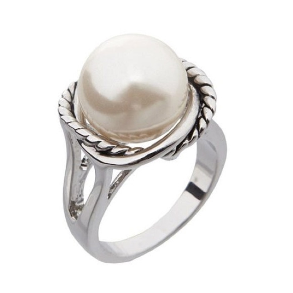 Pearl beaded ring set in silver tone